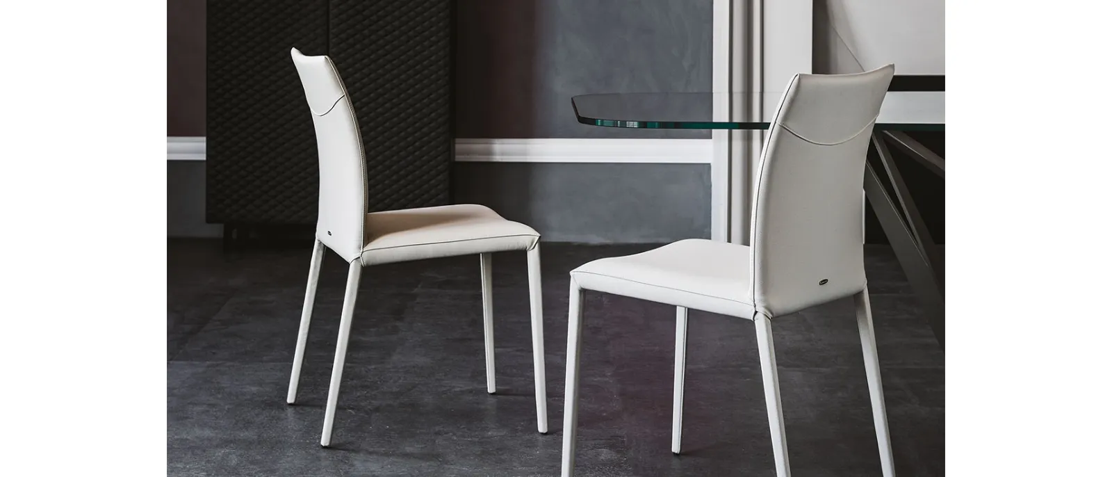 Sedia in pelle con braccioli e schienale alto Norma di Cattelan Italia