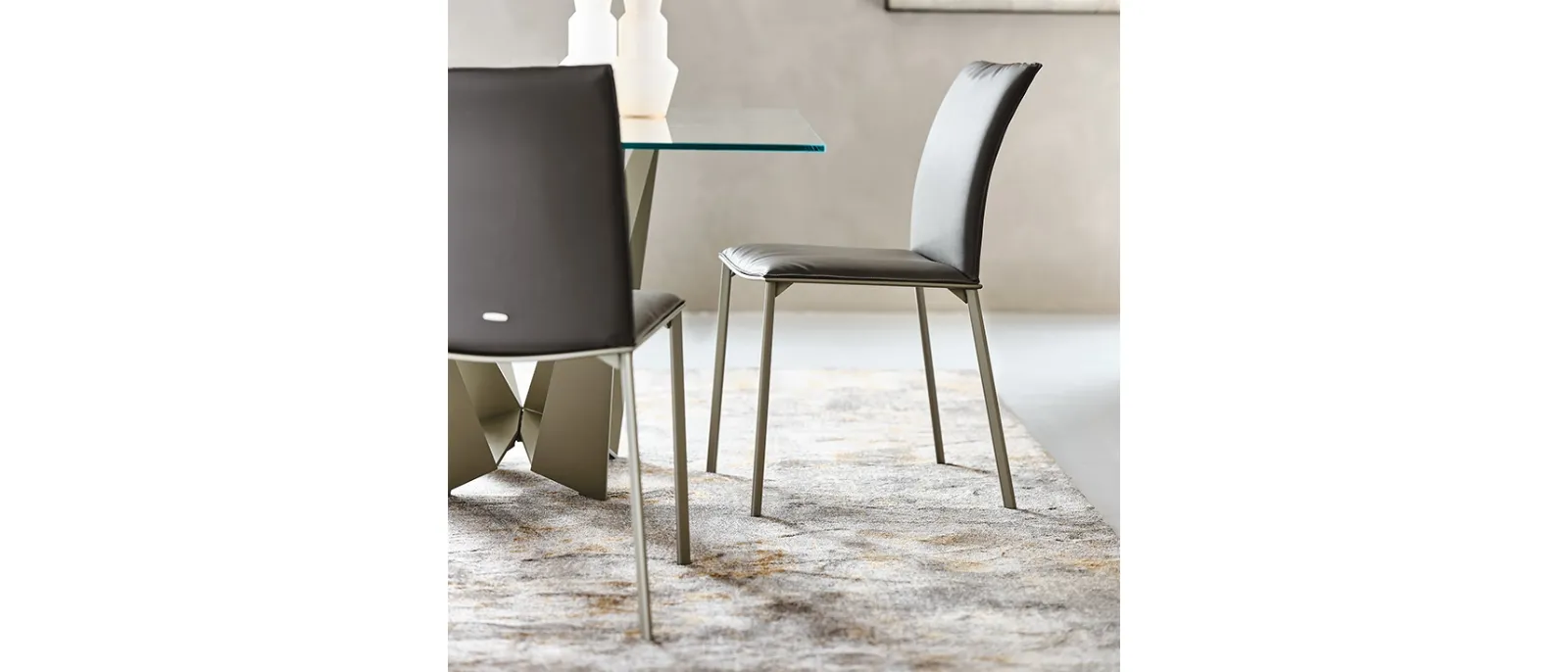 Sedia in pelle con schienale leggermente curvato Rita di Cattelan Italia