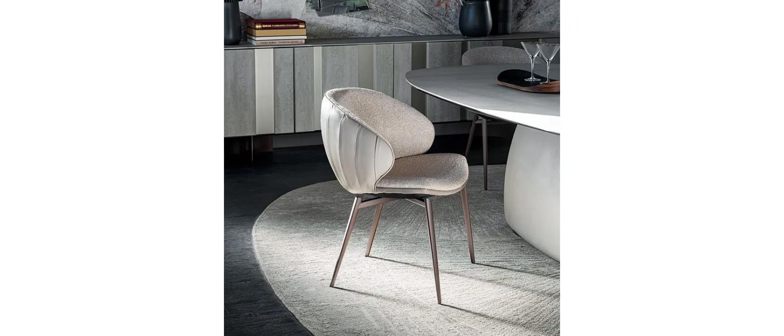 Sedia Charlotte in tessuto e pelle di Cattelan Italia