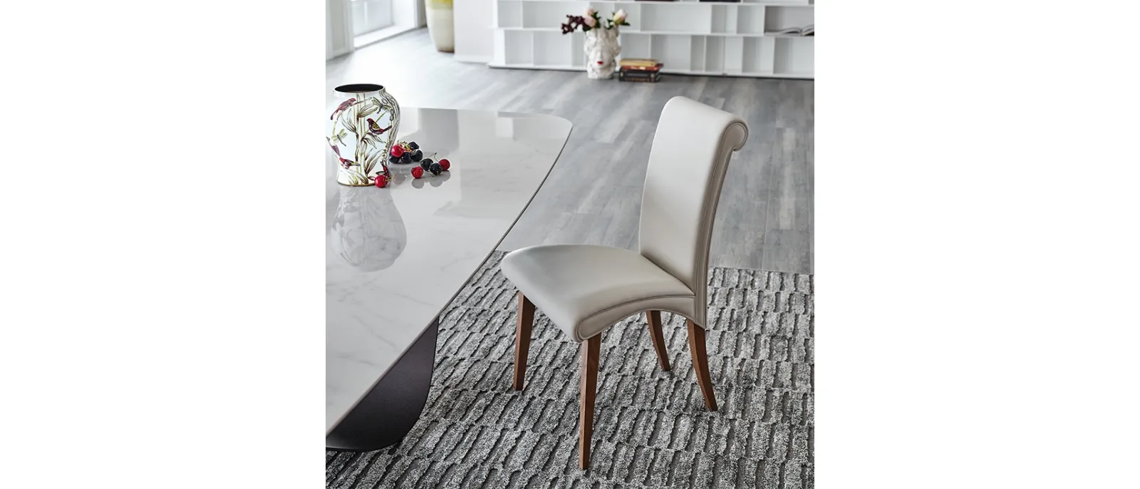Sedia in legno rivestita in pelle Lulù di Cattelan Italia