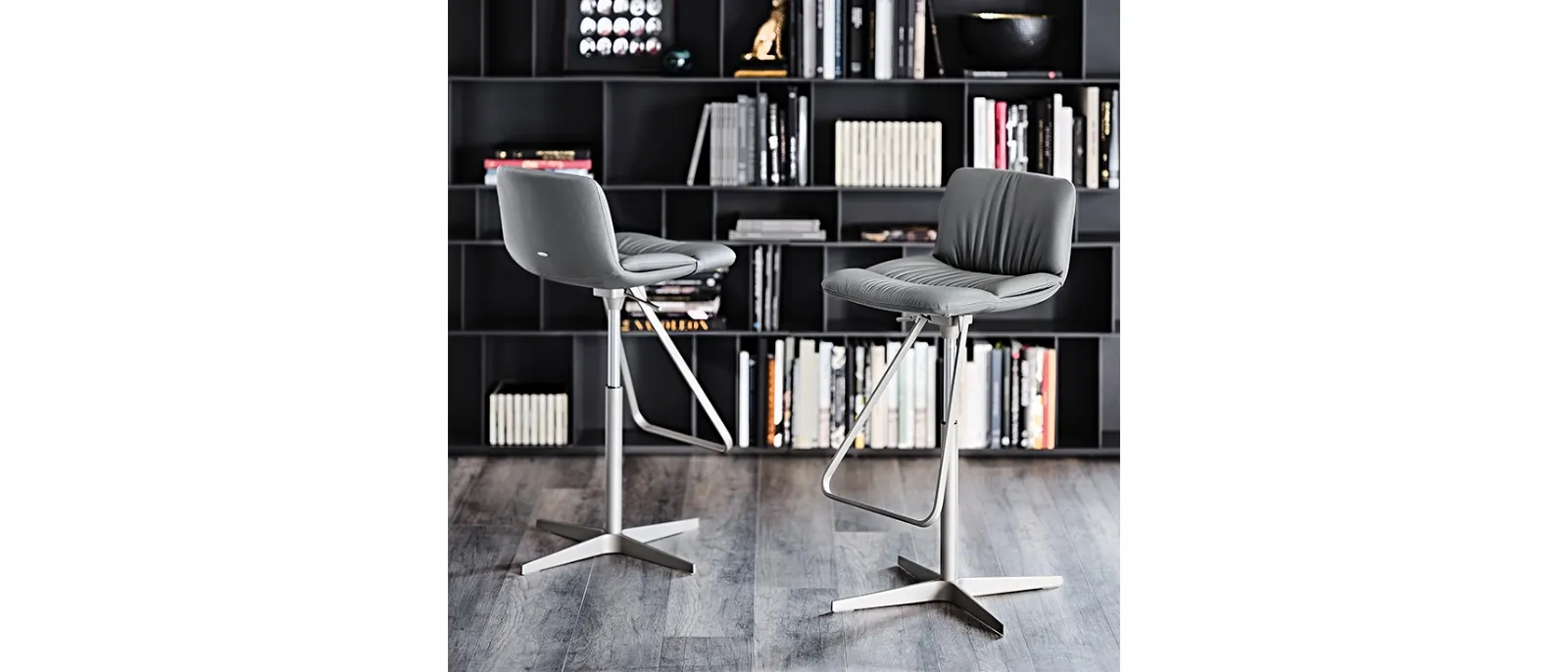 Sgabello in acciaio inox con rivestimento in pelle Axel di Cattelan Italia