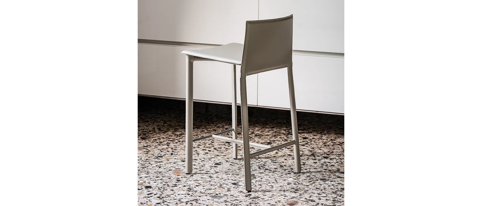 Sgabello in cuoio Cliff di Cattelan Italia