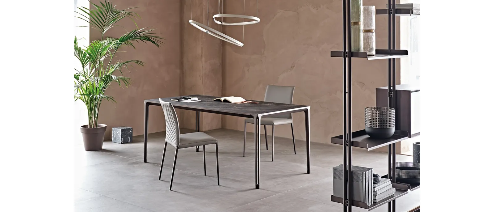 Tavolo con piano in ceramica effetto marmo Boulevard Keramik di Cattelan Italia