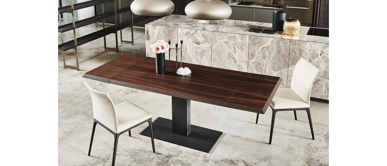 Tavolo allungabile con base in metallo e piano in legno Elvis Wood Drive di Cattelan Italia