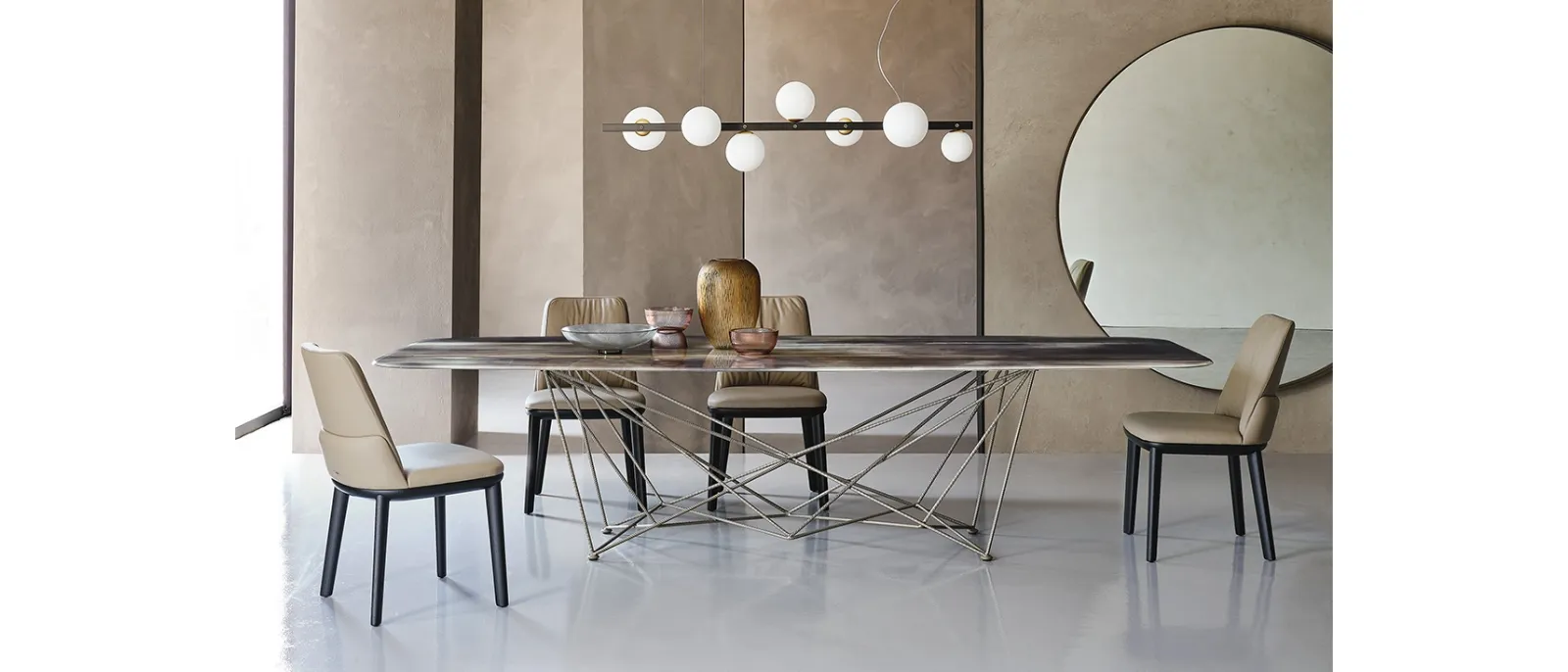 Tavolo con piano in cristallo con stampa e base in acciaio Gordon Crystalart di Cattelan Italia