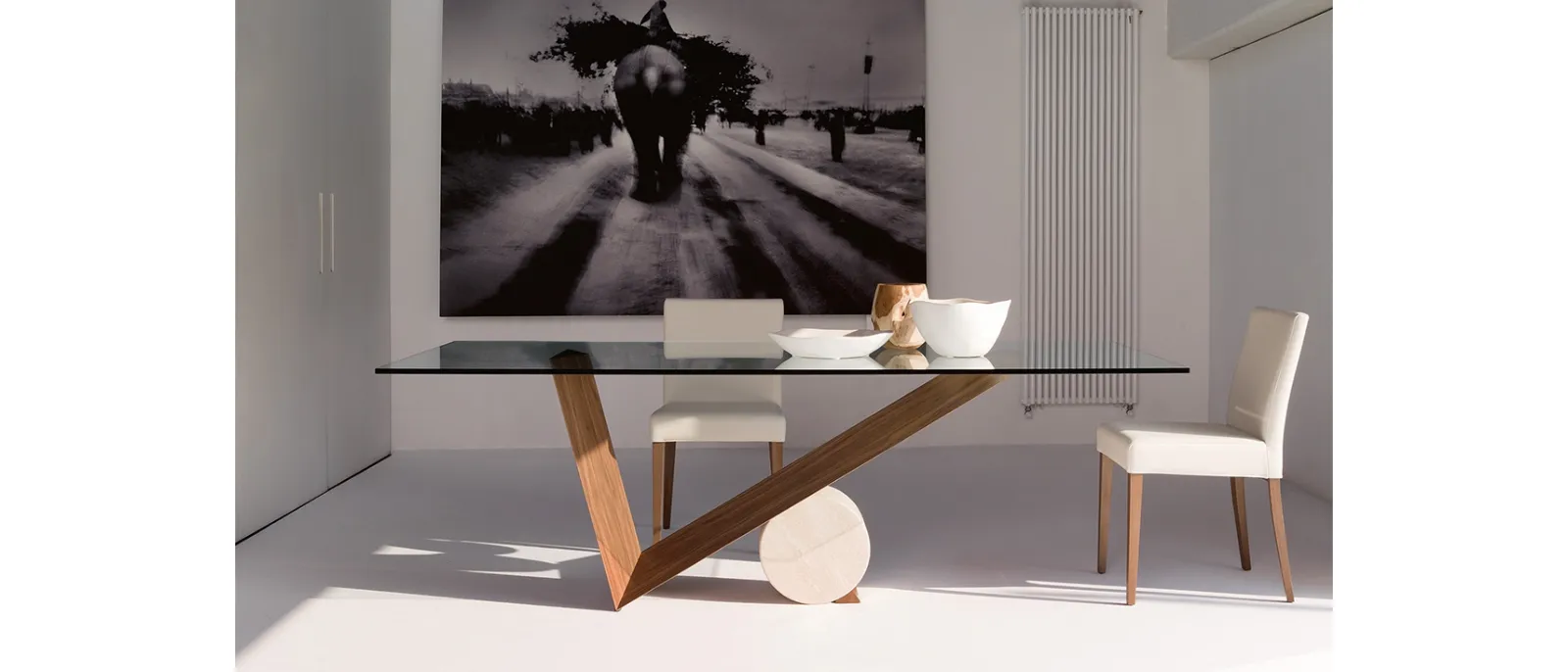 Tavolo in vetro con base in legno Valentino di Cattelan Italia