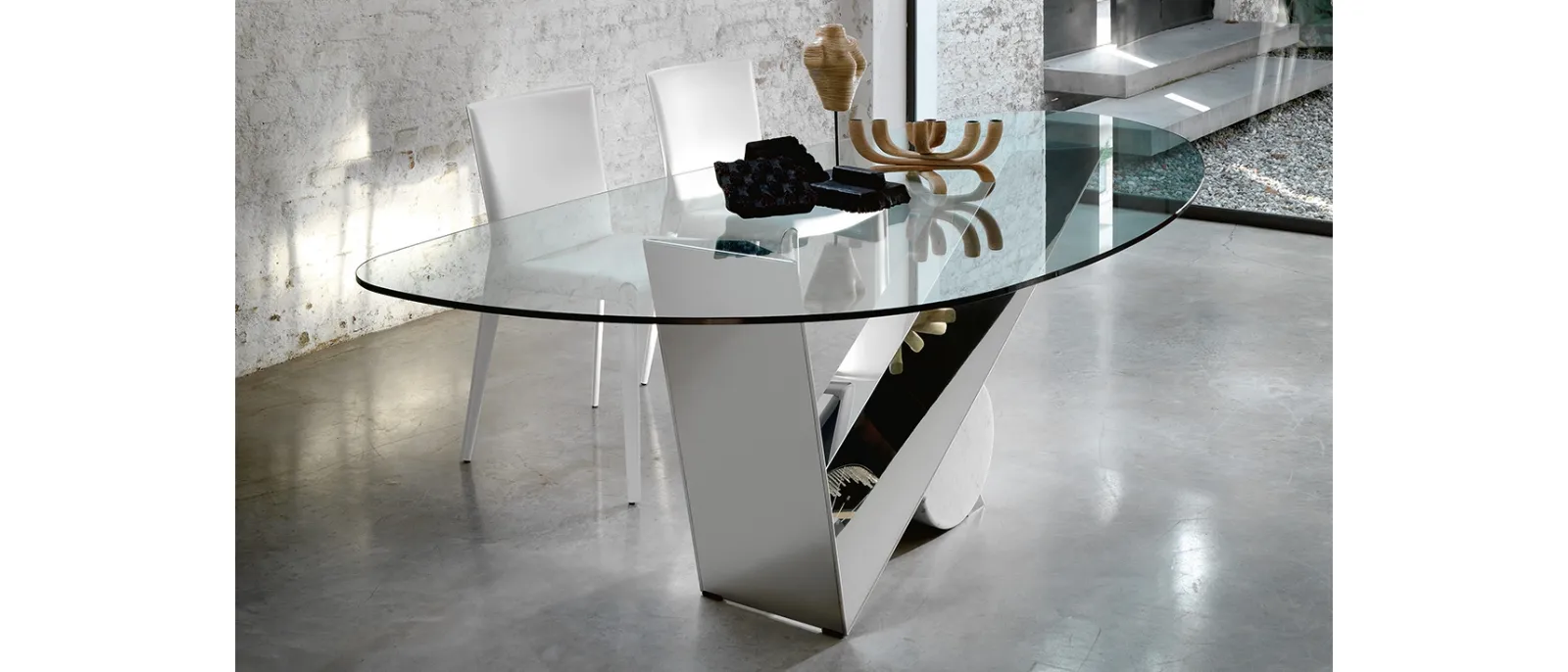 Tavolo in vetro con base in acciaio Inox lucido Valentinox di Cattelan Italia