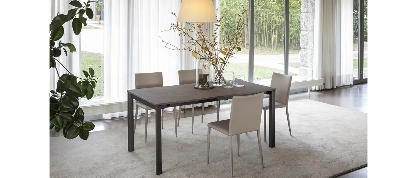 Tavolo allungabile con top in ceramica Compasso di Altacom
