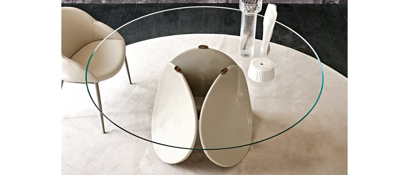 Tavolo scultura rotondo in vetro trasparente Maxim di Cattelan Italia