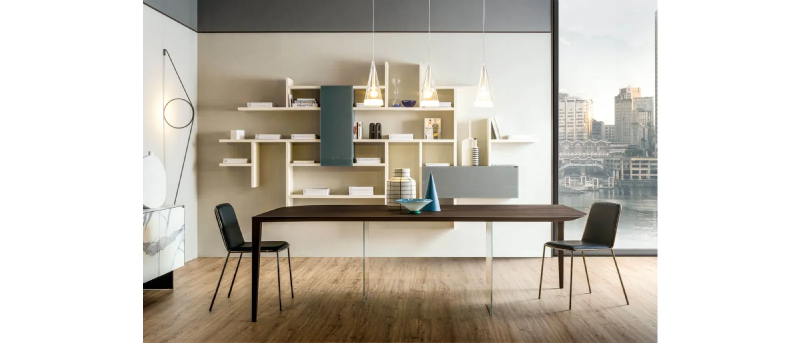 Tavolo P&J 2455 in legno scuro con base in vetro e legno di Lago