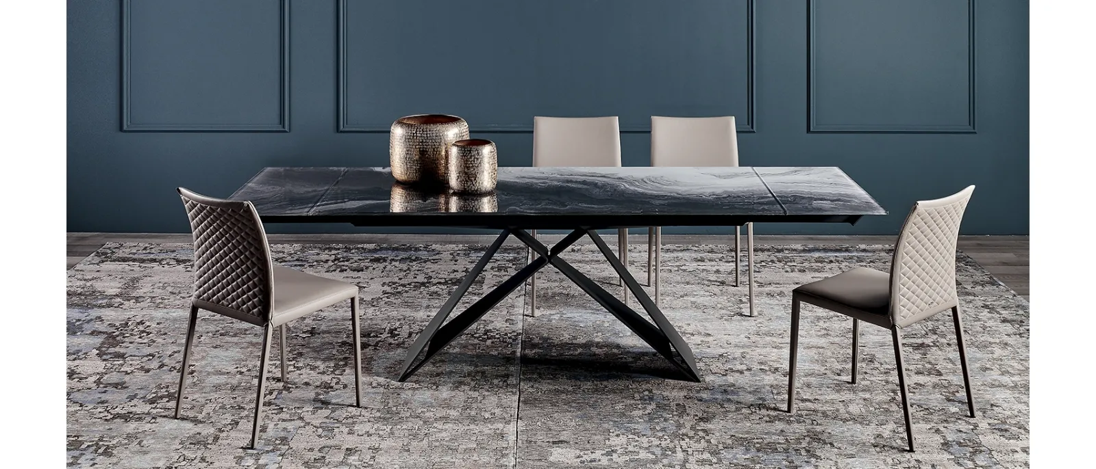 Tavolo con base in metallo e piano in cristallo con stampa Premier Crystalart Drive di Cattelan Italia