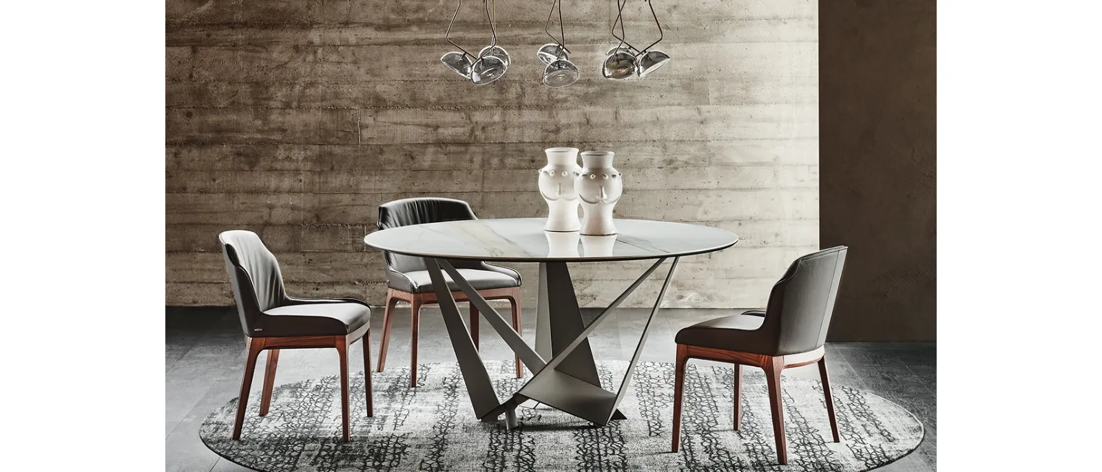 Tavolo rotondo in ceramica con base in acciaio Skorpio Keramic Round di Cattelan Italia