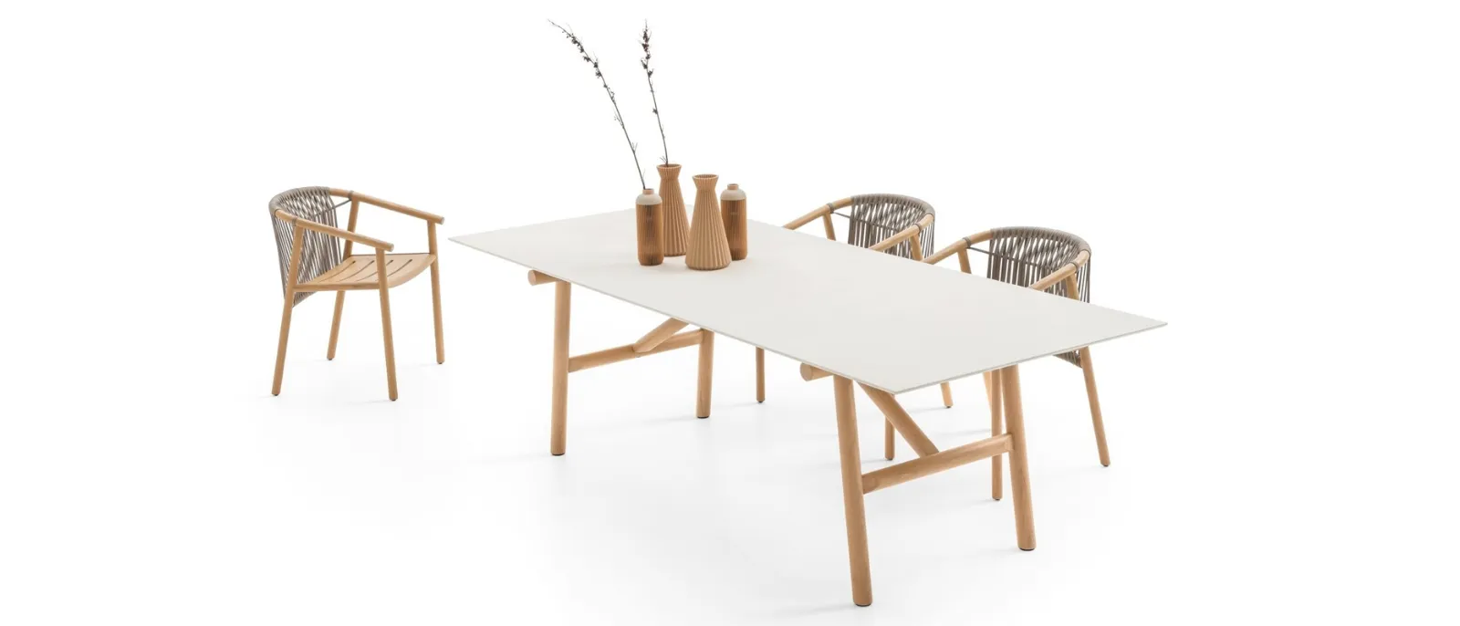 Tavolo Isamu con top in gres Calce Bianca e base in legno di Ditre Italia