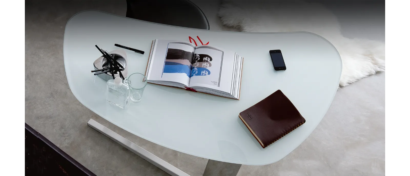 Scrivania da ufficio con piano in vetro Island Cattelan Italia